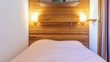 3 bedrooms, iron/ironing board