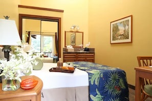1 bedroom, free WiFi, bed sheets, wheelchair access - A Polished Retreat: Double Accommodations & Detached Bathroom (Pahoa)