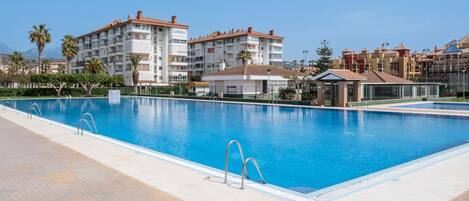 屋内プール、温水プール