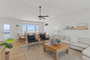 Smart TV - 5 BR Oceanfront Home close to The Point! (Oak Island)