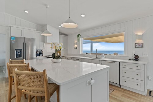 5 BR Oceanfront Home close to The Point!