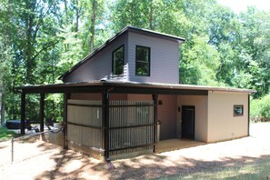 Exterior - Secluded 2 acre Modern Home in the Woods 10 minutes to UGA and Downtown Athens (Athens)