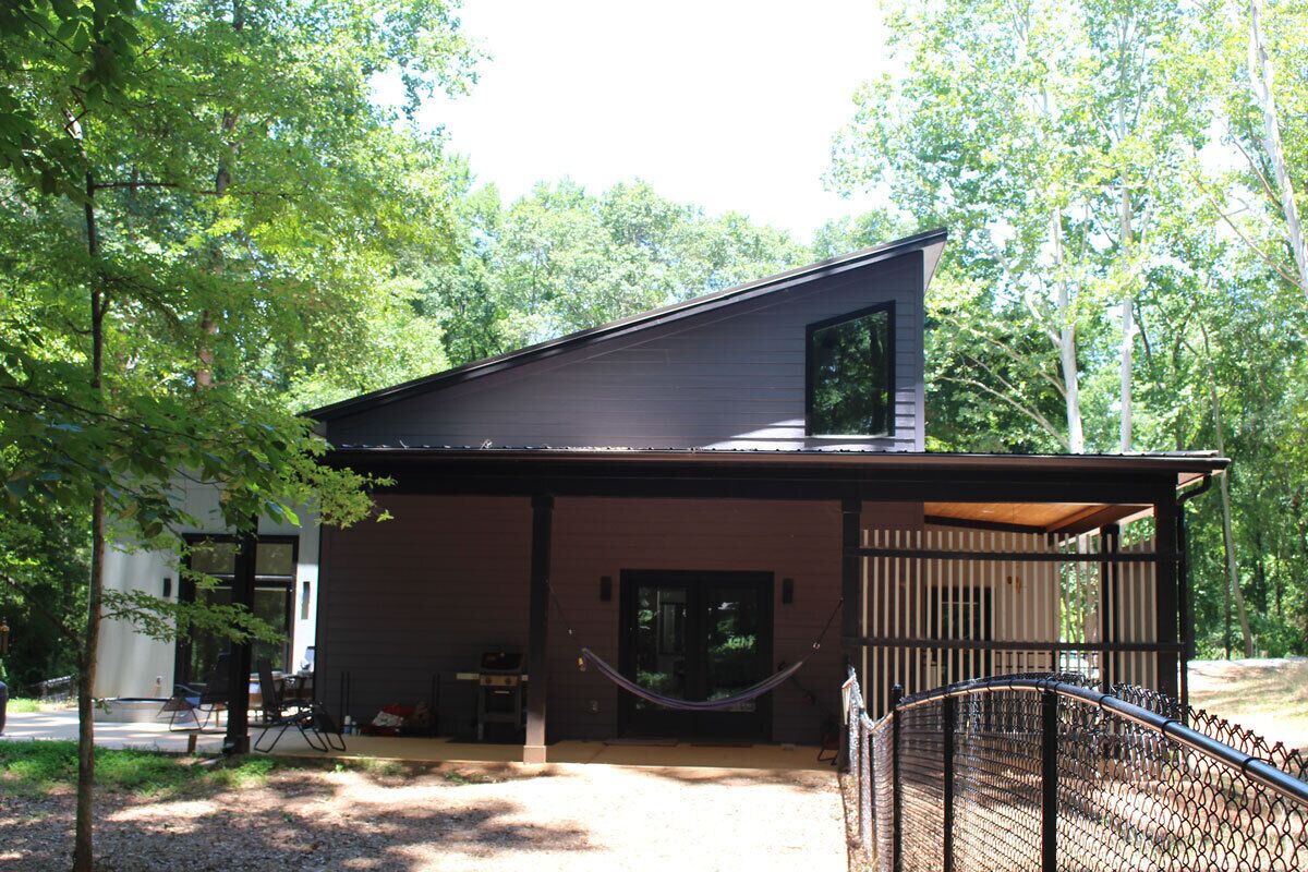 Secluded 2 acre Modern Home in the Woods 10 minutes to UGA and Downtown Athens