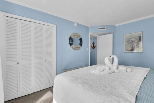 Experience mid-century charm at the Mariner!