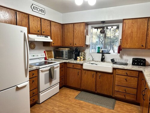 Buck Wild | Rustic cabin w/loft + bunkhouse