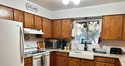 Buck Wild | Rustic cabin w/loft + bunkhouse