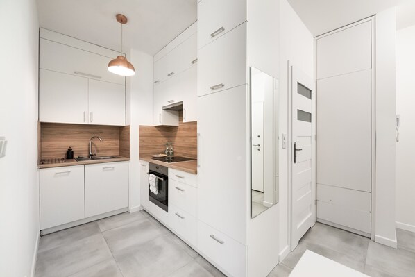 Réfrigérateur, four, plaque de cuisson