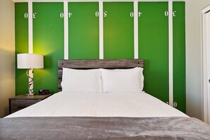 5 bedrooms, desk, iron/ironing board, free WiFi - Vacay In The Valley - Entertainers Backyard! (Gilbert)