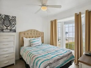 3 quartos, ferros/tábuas de passar roupa, Wi-Fi, roupa de cama