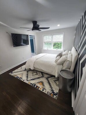 2 bedrooms, desk, iron/ironing board, free WiFi - Middletown Modern Apartment - RIBryan Property (Middletown)