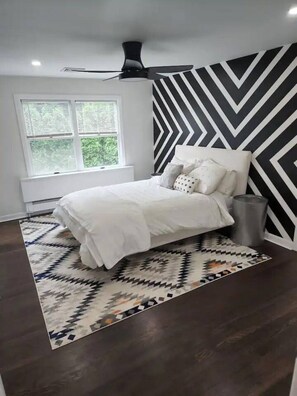 2 slaapkamers, een bureau, een strijkplank/strijkijzer, gratis wifi