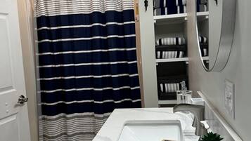 Dusche, Handtücher, Seife, Shampoo