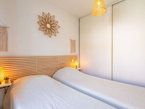 3 bedrooms, iron/ironing board, travel crib, WiFi - Lovely apartment for 6 people with WIFI, pool, A/C, TV and patio (Fréjus)