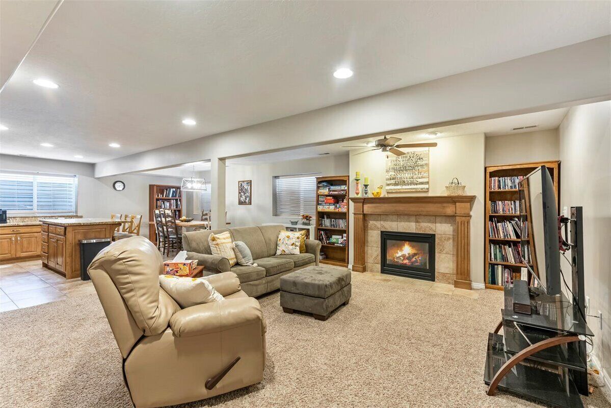 Spacious apartment in South Jordan, Utah