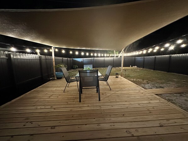 Outdoor dining - Gulf Coast University, RSW Airport, Estero River, Coconut Point, Miromar Outlets (Fort Myers)