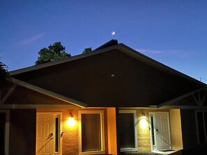 Exterior - Gulf Coast University, RSW Airport, Estero River, Coconut Point, Miromar Outlets (Fort Myers)