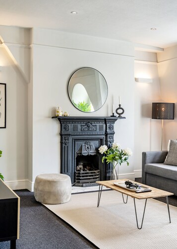 NEW! 2Bed/3Beds/2Bath/Cov Gd Piazza/1 min subway