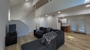 Living area - Bayside Cove Retreat: Your Coastal Escape (Shalimar)