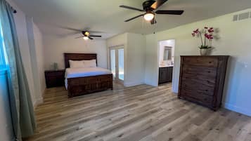 4 bedrooms, iron/ironing board, free WiFi, bed sheets