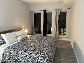 1 bedroom, desk, iron/ironing board, travel crib - Luxury Condo in the heart of Old town Manassas (Manassas)