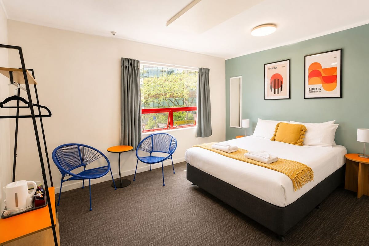 Deluxe Double Room, 1 Queen Bed, Shared Bathroom | WiFi (free), bed sheets
