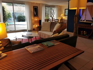 TV - L'Oliveraie - heated swimming pool (Les Sables-d´Olonne)