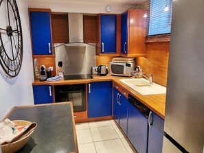 Fridge, microwave, oven, dishwasher - L'Oliveraie - heated swimming pool (Les Sables-d´Olonne)