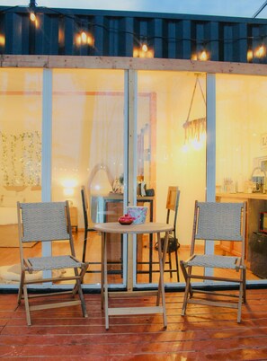 Outdoor dining - Unique Getaway for Couples  (Cleveland)