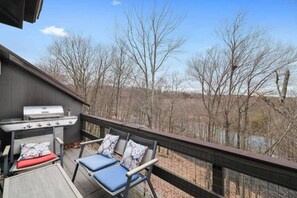 Property grounds - Chic House Camelback Resort: Ski, Hike, Waterpark, Grill, Explore! (Tannersville)