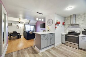 Interior - Chic House Camelback Resort: Ski, Hike, Waterpark, Grill, Explore! (Tannersville)