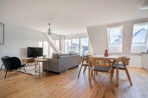 Fernseher, Stereoanlage