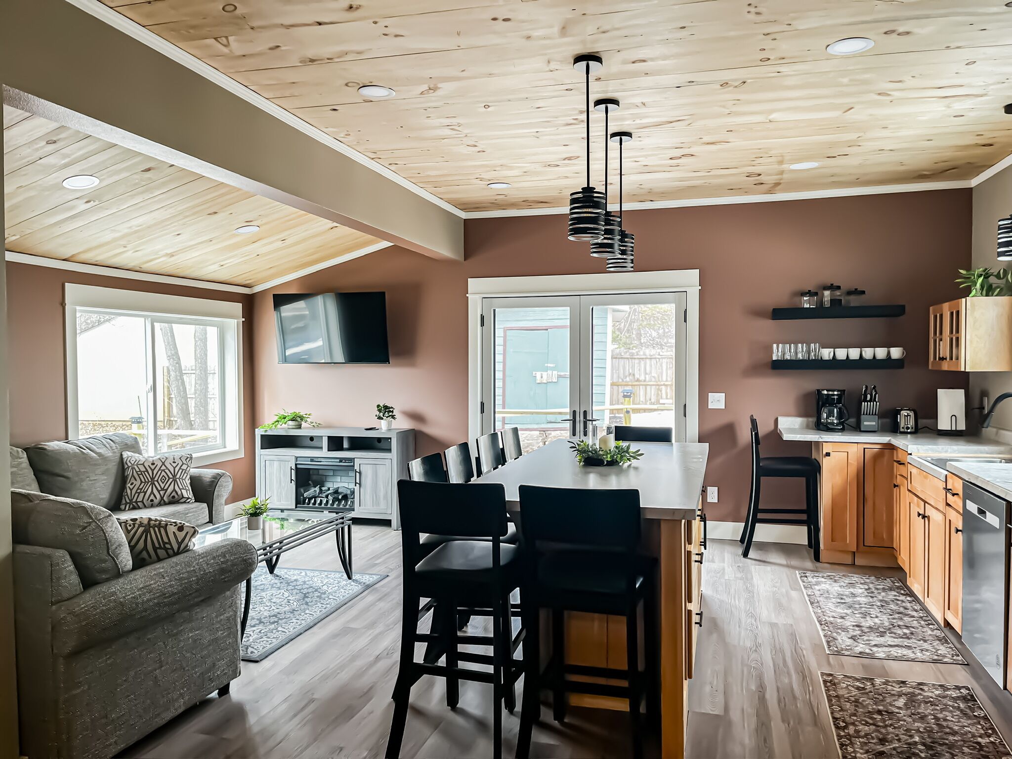 雪櫃、微波爐、焗爐、爐具