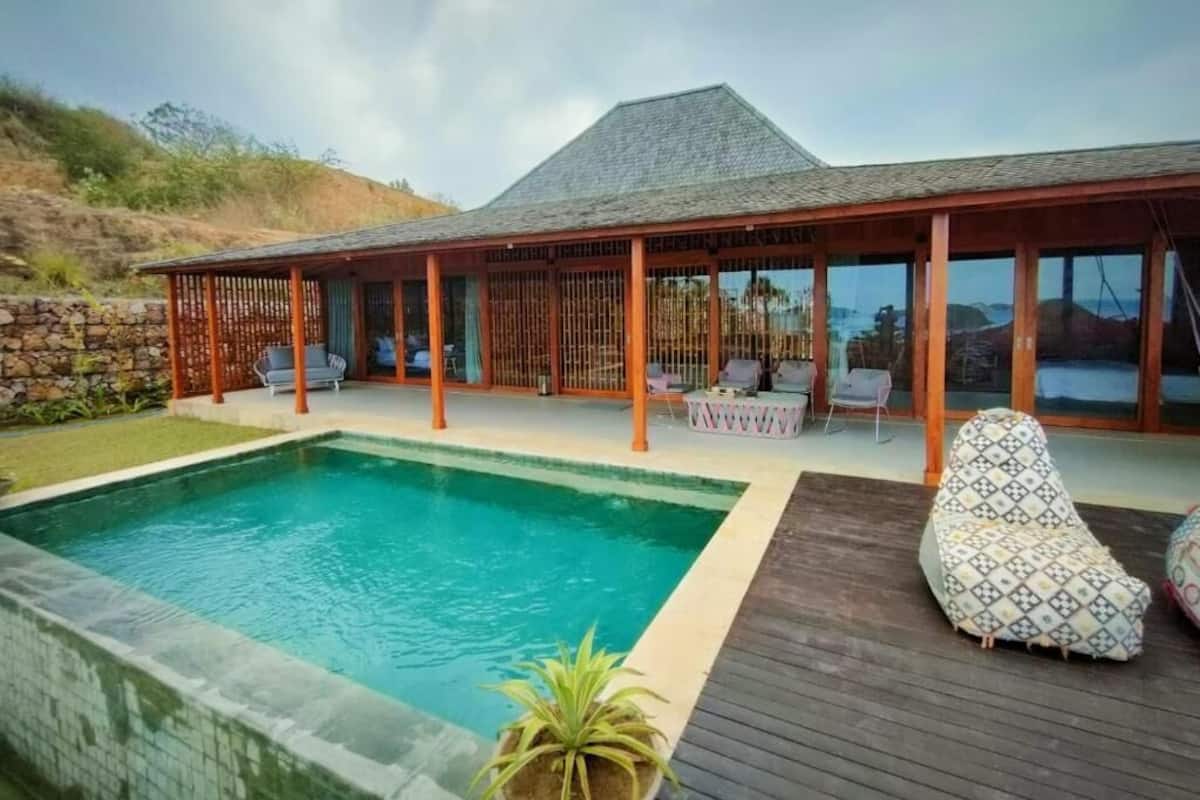Exclusive Villa, 2 Bedrooms, Ocean View, Poolside | 1 bedroom, Egyptian cotton sheets, premium bedding, memory-foam beds