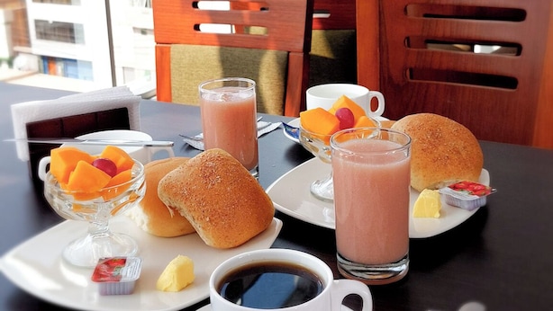 Breakfast meal - Samaná Hostal (Tacna)