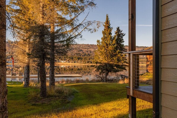 Property grounds - Lakeshore Lodging Luxury Suites (Homer)