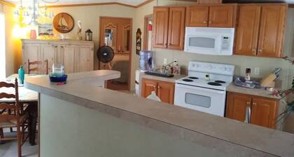 Only10 minute walk to the Inland side of Sound, 3 mile Emerald Isle Beach,Pets