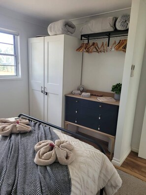 2 bedrooms, desk, iron/ironing board, free WiFi