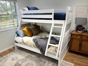 2 bedrooms, desk, iron/ironing board, free WiFi
