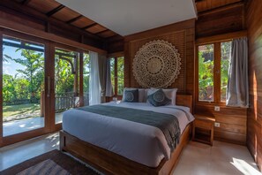 Habitación doble exclusiva, 1 habitación, para no fumadores, en el área del jardín | Muebles diferentes, escritorio y espacio para trabajar con laptop 