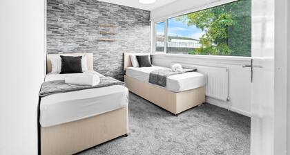 3-Bed House, Sleeps 5, Bham Airport, Parking