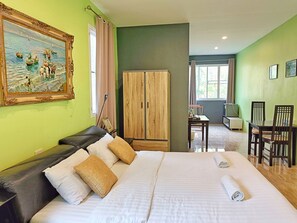Quadruple Room | Desk, WiFi