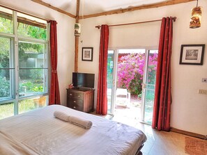 Cottage | Desk, WiFi