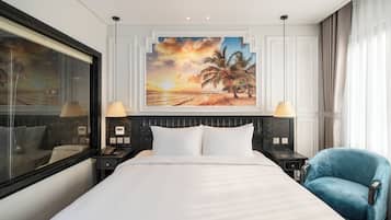 Quarto casal luxo, para não fumantes, vista para a cidade | Escrivaninha, quartos à prova de som, Wi-Fi de cortesia, roupa de cama