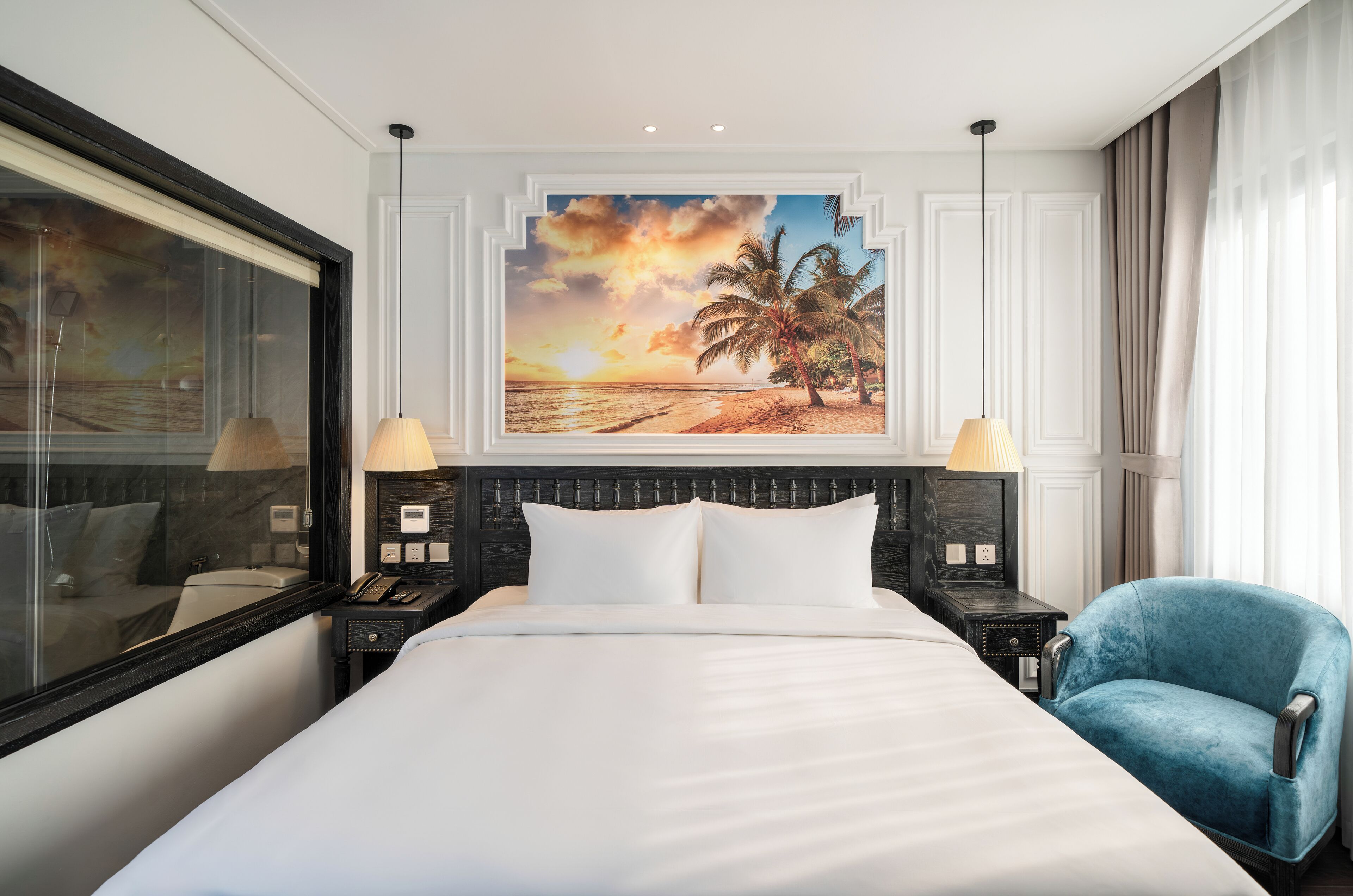 Executive Suite, Bathtub, City View | Individually furnished, soundproofing, free WiFi, bed sheets - Luxe Paradise Premium Hotel (Hanoi)