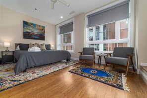 2 habitaciones, tabla de planchar con plancha y cuna de viaje 