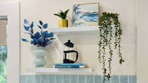 A kitchen with a coffee maker, toaster, and a hanging plant. - 🔆GREENVIEW🔆BFast,WiFi,Fetch🔆Walk2Pizza,Liquor (Bell Post Hill)