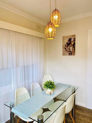 Dining - 🔆GREENVIEW🔆BFast,WiFi,Fetch🔆Walk2Pizza,Liquor (Bell Post Hill)