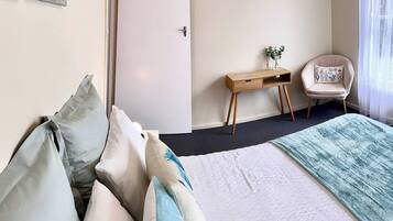 3 bedrooms, desk, iron/ironing board, WiFi