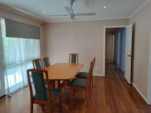 Dining - Central glen, Ideal family heaven! (Glen Waverley)