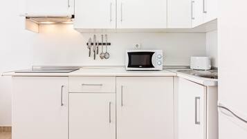 Fridge, microwave, coffee/tea maker, toaster